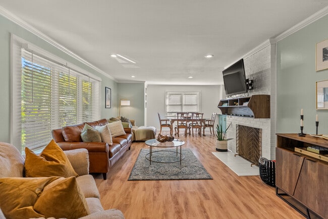 Building Photo - 2 Shannon Dr