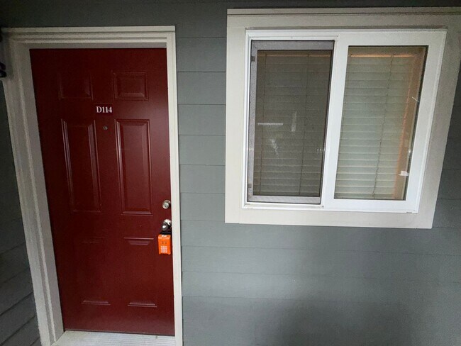 Building Photo - 2 Bed 1 Bath Kirkland
