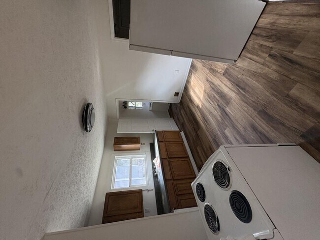 Building Photo - 717 Sanders Ln