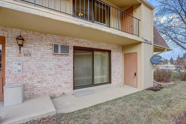 Building Photo - 3215 W Mangold Ave