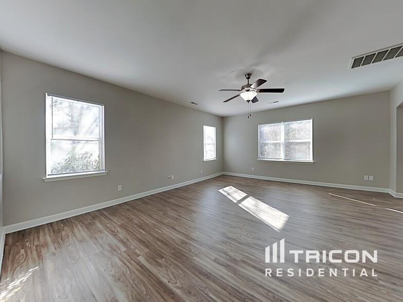 Building Photo - 6405 Lanzerac Manor Dr