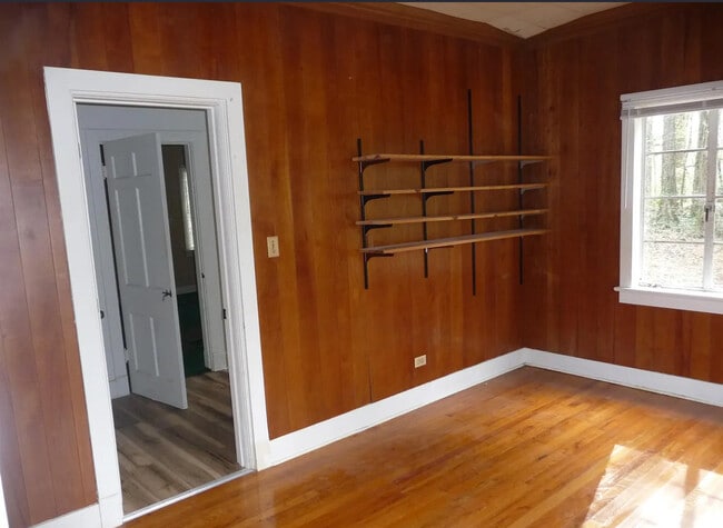 Building Photo - 523 MS-182