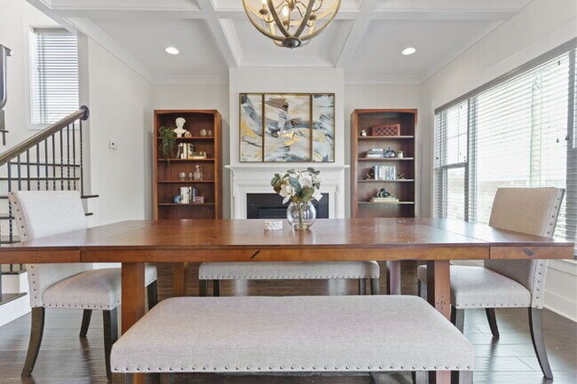 Primary Photo - Luxurious 4-Bed Townhouse with Fireplace &...