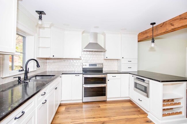 Building Photo - 39 MERRITT Ave