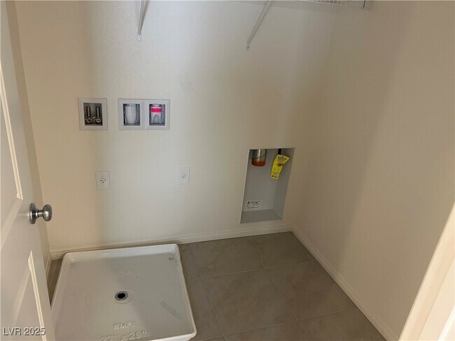 Building Photo - 4172 Scarlet Cob Ave