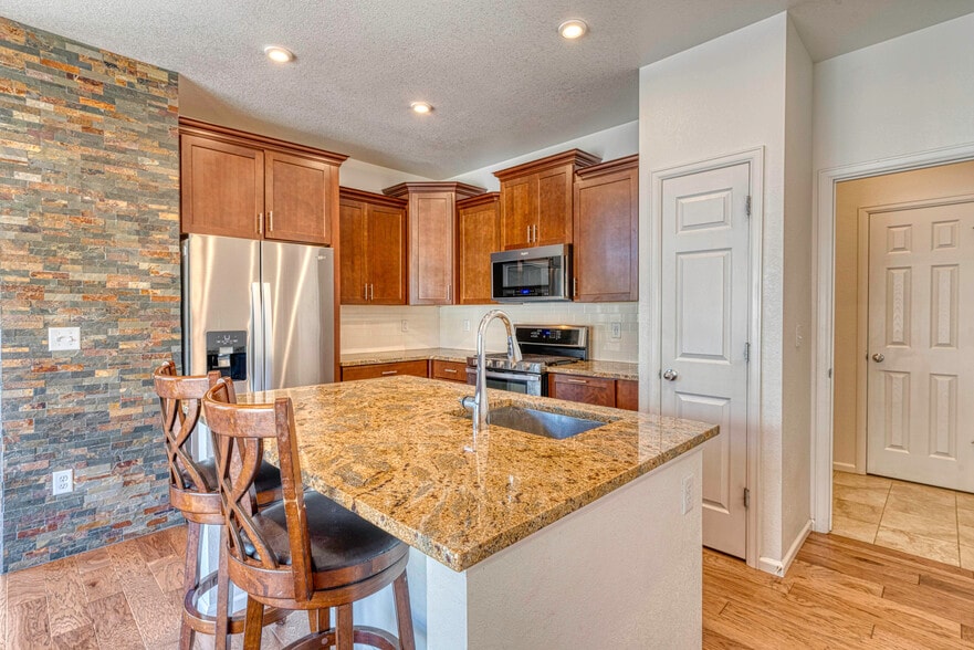 Building Photo - 1154 Telleen Ave