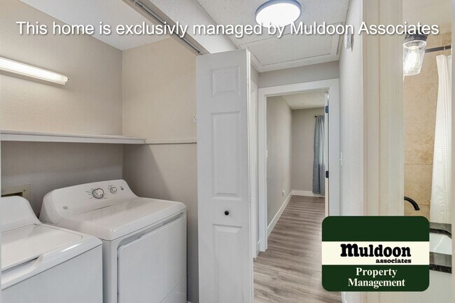 Building Photo - Beautifully remodeled Centrally located bu...