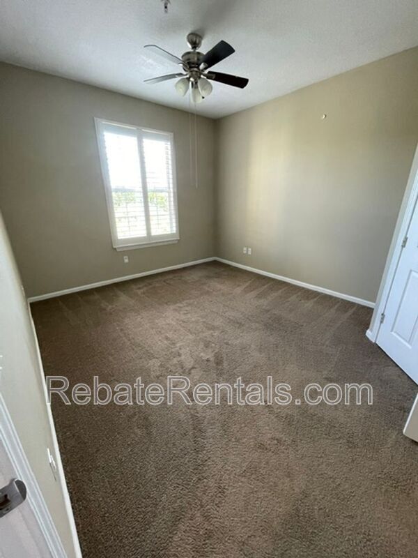 Building Photo - 7801 Point Meadows Dr