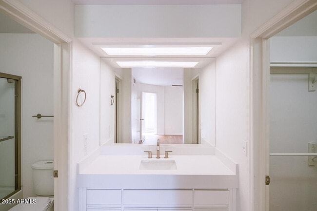 Building Photo - 4850 E Desert Cove Ave