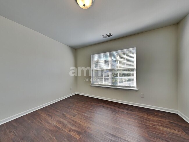 Building Photo - 7207 Tanners Creek Dr