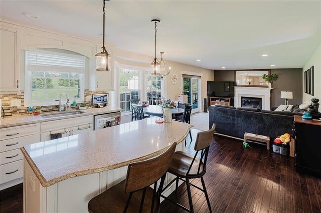 Building Photo - 446 Anna Marie Dr