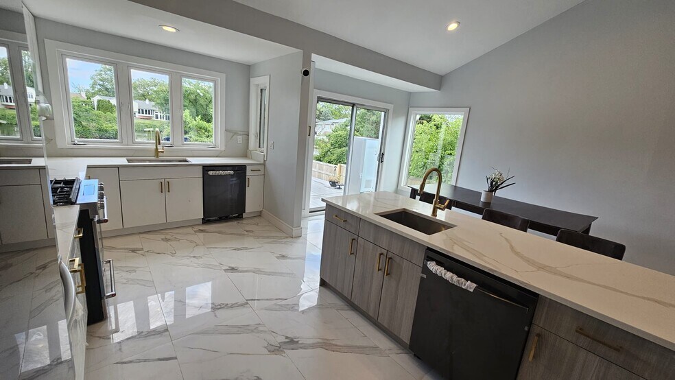 Building Photo - 640 Derby Ave