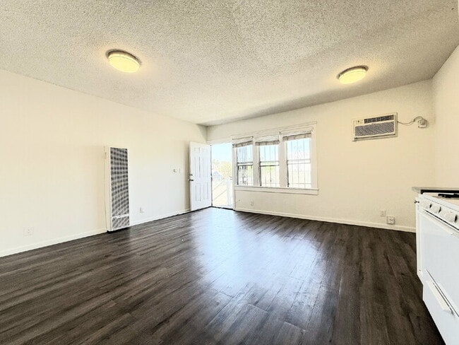 Building Photo - 2926 Dalton Ave