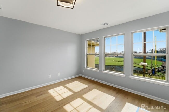 Building Photo - 704 Green Ln