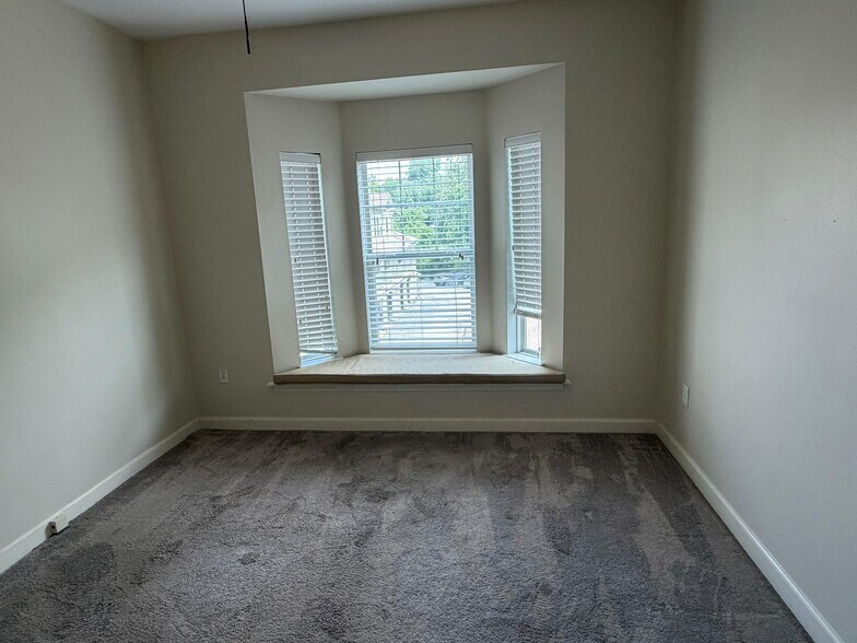 Building Photo - 2756 McKnight Crossing Ct