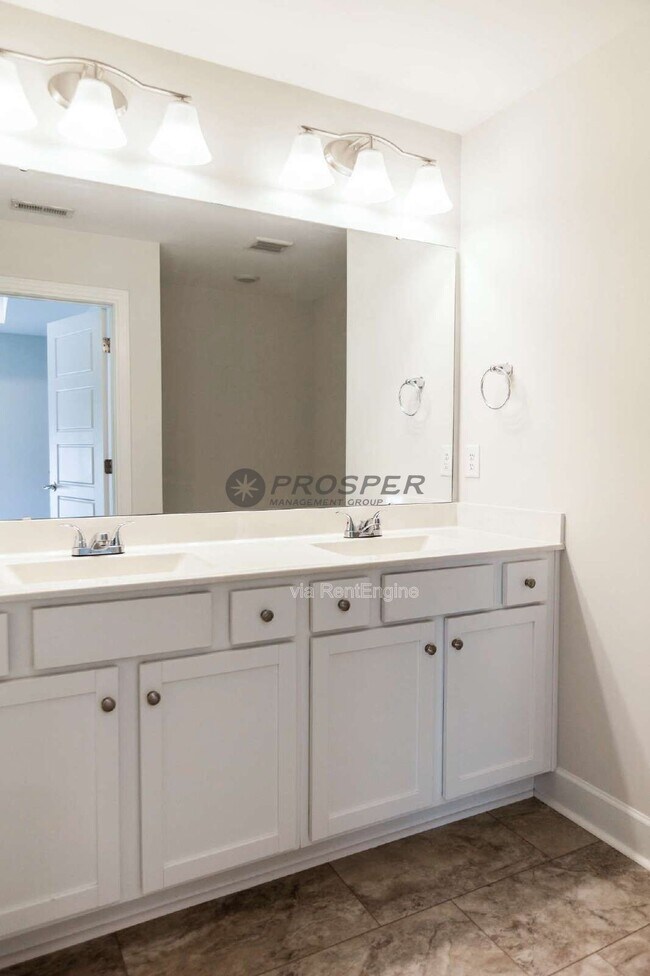 Building Photo - 16 Jaycee Ct