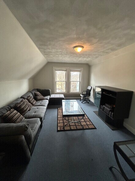 Building Photo - 21 Milton Ave