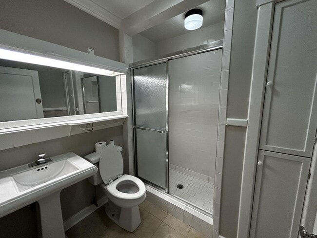 Building Photo - 101 E Lewis Rd