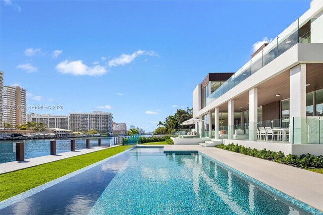 Building Photo - 503 Palm Dr