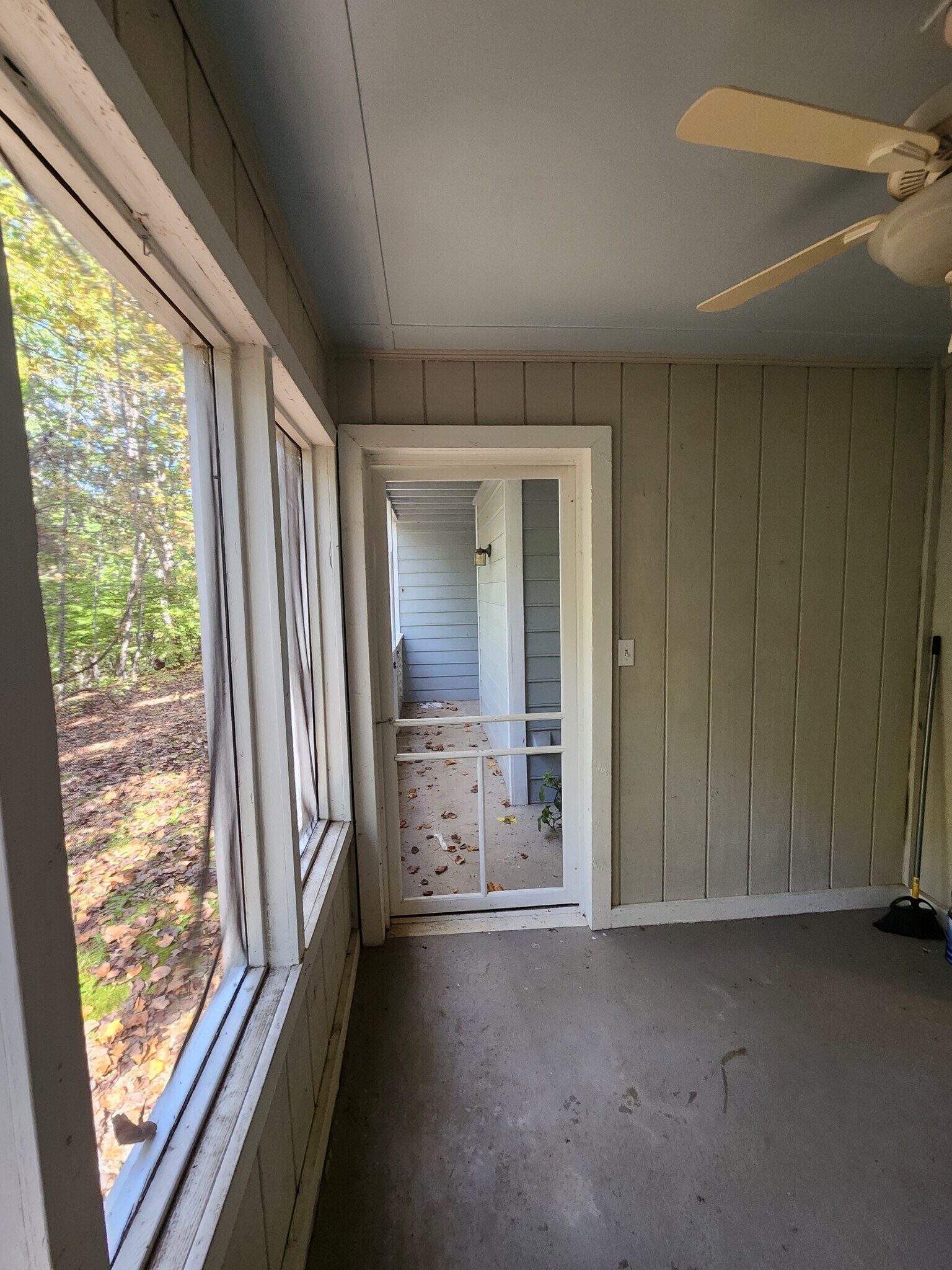 Building Photo - 4000 Riverlook Pky SE