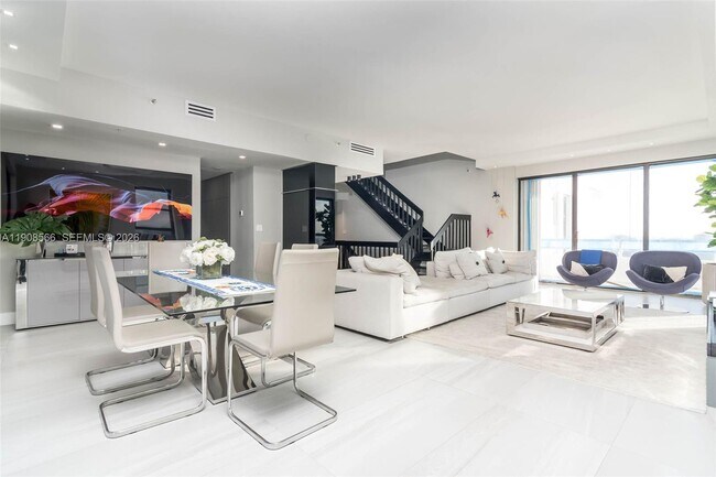 Building Photo - 20355 NE 34th Ct