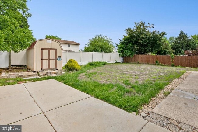 Building Photo - 747 Hedy Ave