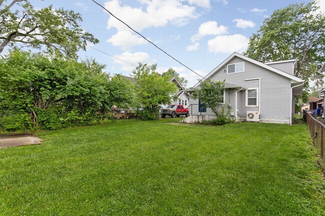 Building Photo - 325 N Bancroft St