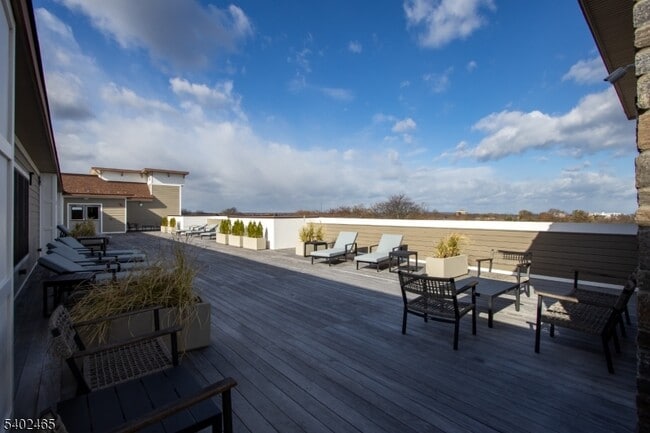 Building Photo - 258 Morris Ave