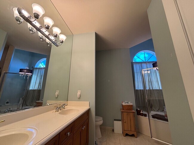 Building Photo - Two-story Upscale Townhouse located at Bel...