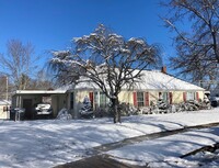 Building Photo - Charming Duplex for Rent in Central Kingsport