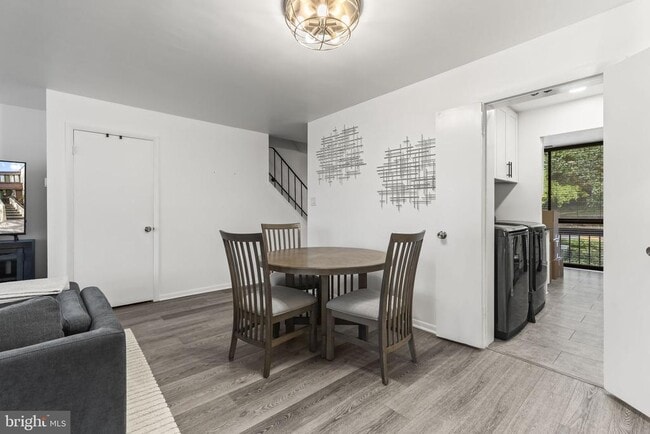 Building Photo - 2216 S Quincy St