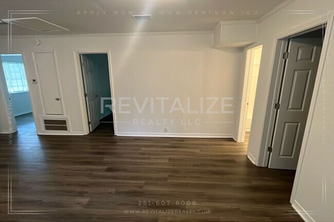 Building Photo - Newly Renovated 3 Bedroom/1 Bathroom Home ...