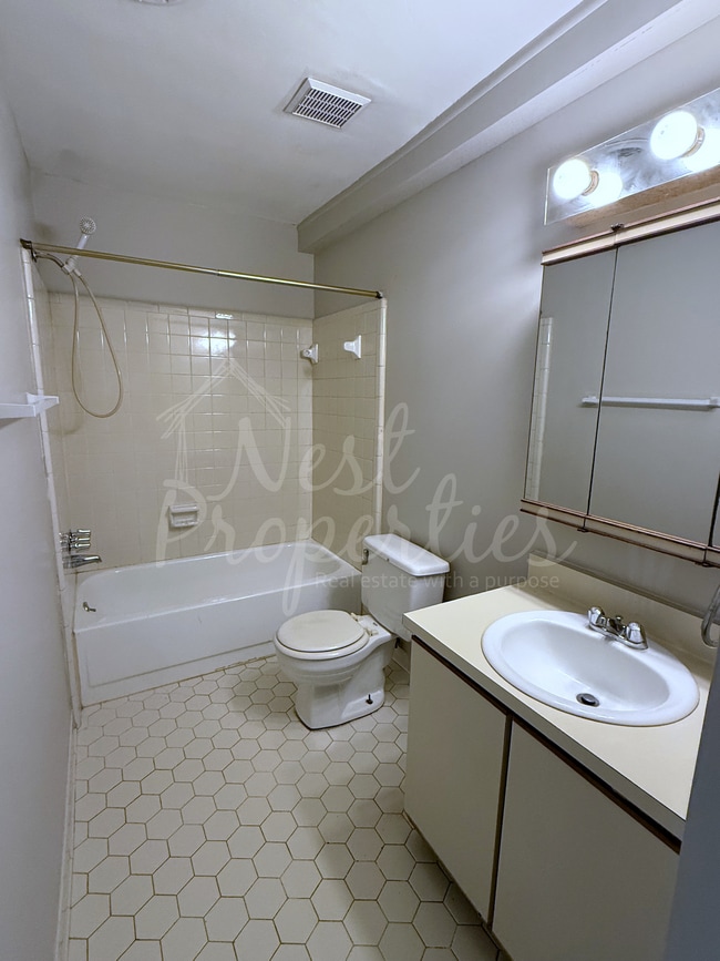 Building Photo - 1211 Metze Rd