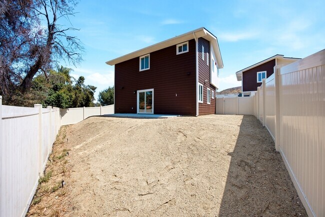 Building Photo - 9094 Los Coches Rd