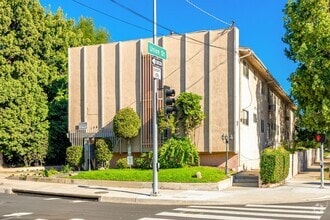 Building Photo - mic130