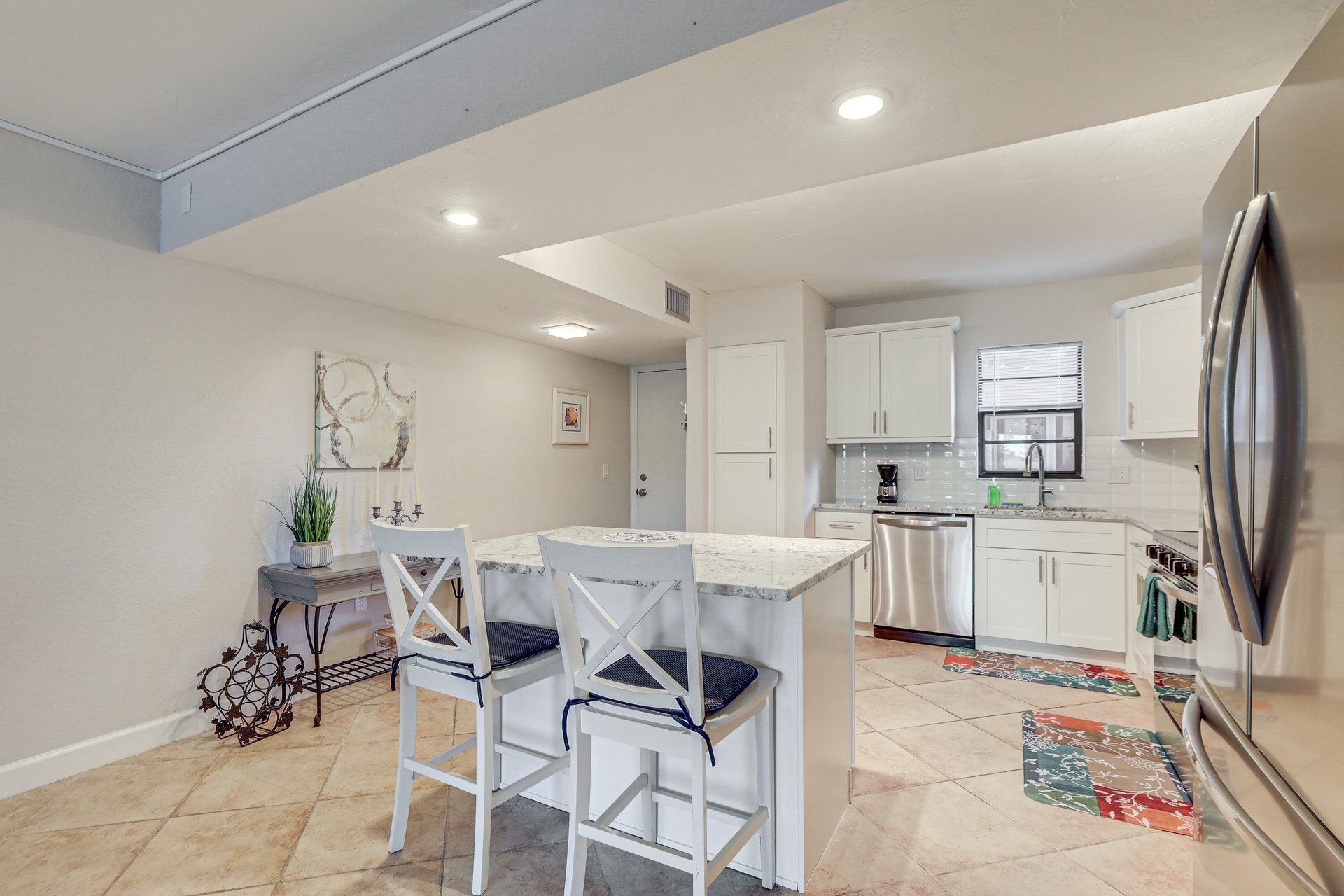 Building Photo - 7930 Sun Island Dr S