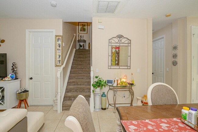 Building Photo - 9949 E Villa Cir