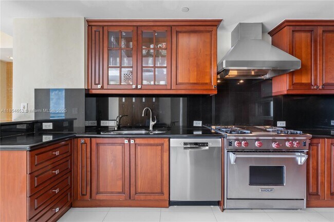 Building Photo - 17875 Collins Ave