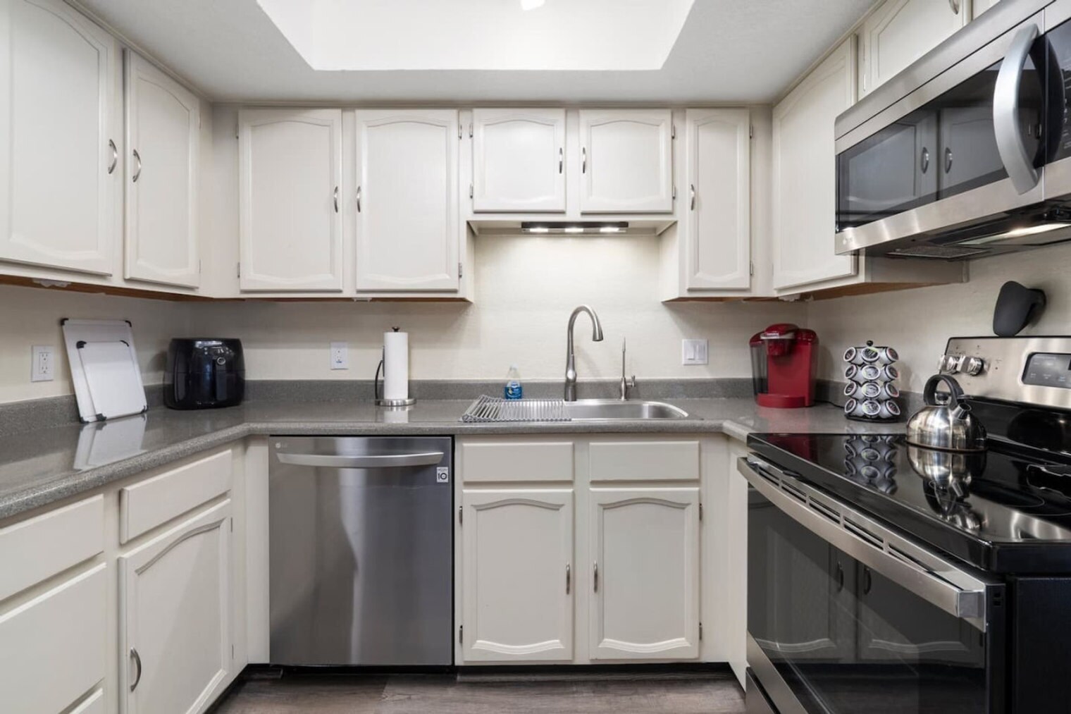 Building Photo - 8314 N 21st Dr