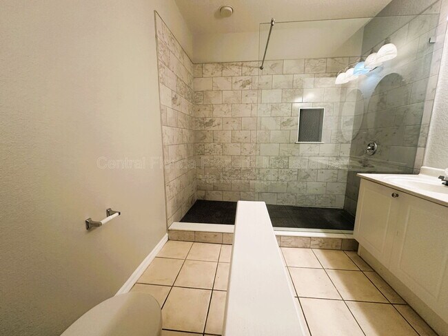 Building Photo - 2525 Lancien Ct