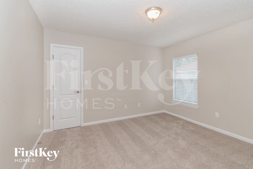 Building Photo - 6869 Southern Oaks Dr W