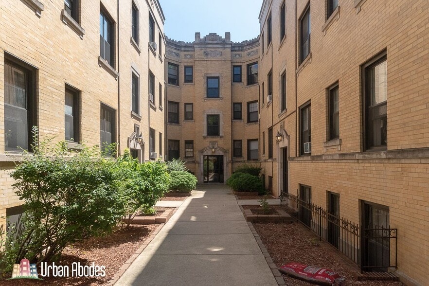 Building Photo - 445 W Belden Ave