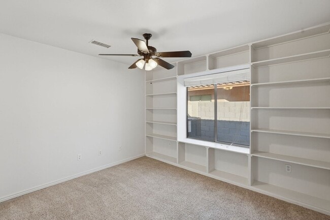 Building Photo - Four beds! Gilbert Location!