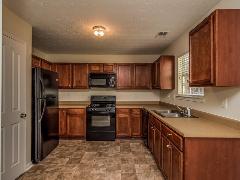 Building Photo - 70 Stony Oak Dr