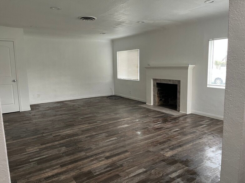 Building Photo - 331 10th St