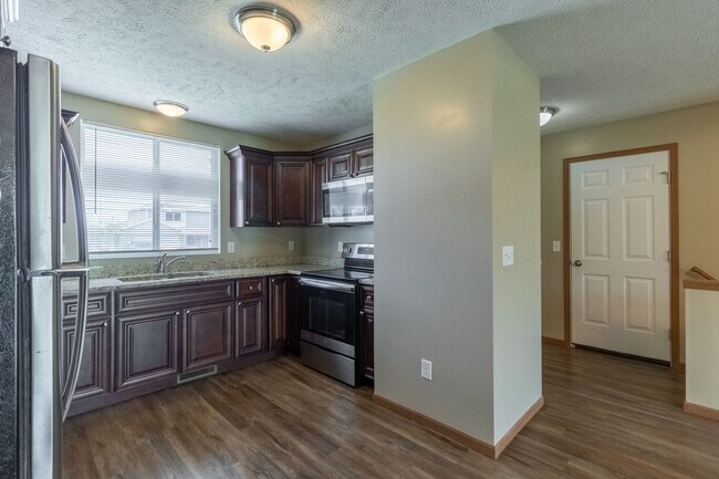 Building Photo - Beautiful Newer Home In South Lincoln
