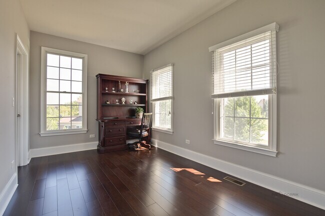 Building Photo - 8 Turnbury Ct