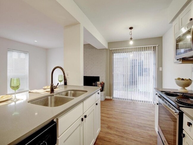 Building Photo - 3500 Alpine Cir