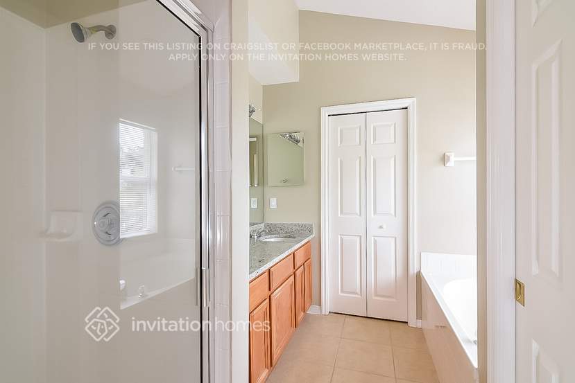 Building Photo - 6127 Weatherwood Cir