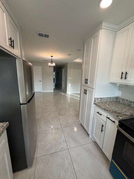 Building Photo - 3125 E 22nd St